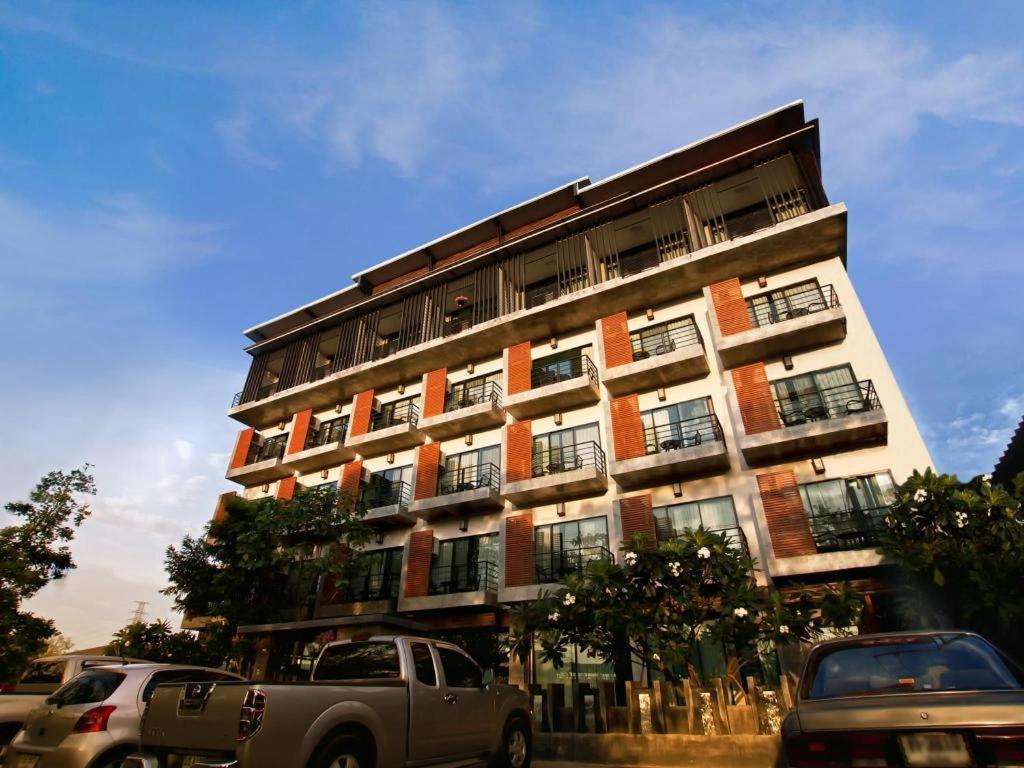 B2 Khamtieng Boutique & Budget Hotel Чиангмай Екстериор снимка